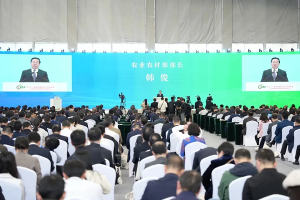 農(nóng)業(yè)農(nóng)村部黨組書記、部長韓俊：發(fā)展智慧農(nóng)業(yè)，以農(nóng)業(yè)新質(zhì)生產(chǎn)力驅(qū)動(dòng)現(xiàn)代農(nóng)業(yè)建設(shè)