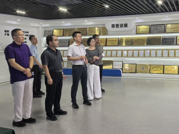 西北農(nóng)林科技大學(xué)副校長劉天軍一行蒞臨托普云農(nóng)調(diào)研